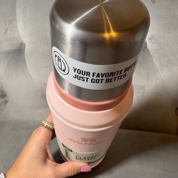 Stanley Classic Legendary Classic Bottle 1QT Limestone NEW - Picture 4 of 8